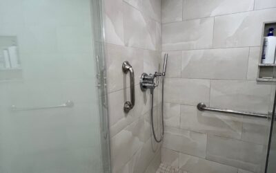 Walk-In Tub vs. Zero-Threshold Shower: Which is Safer for Seniors?
